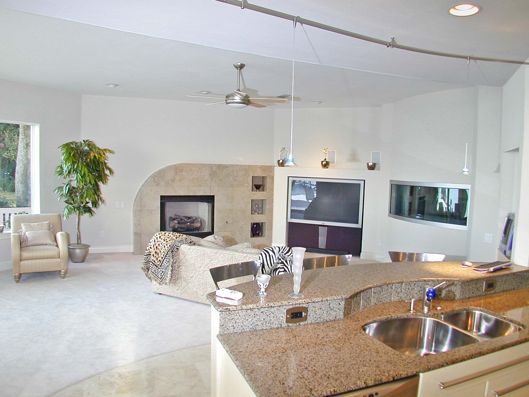 Modern design in Gulf Breeze by Acorn Fine Homes