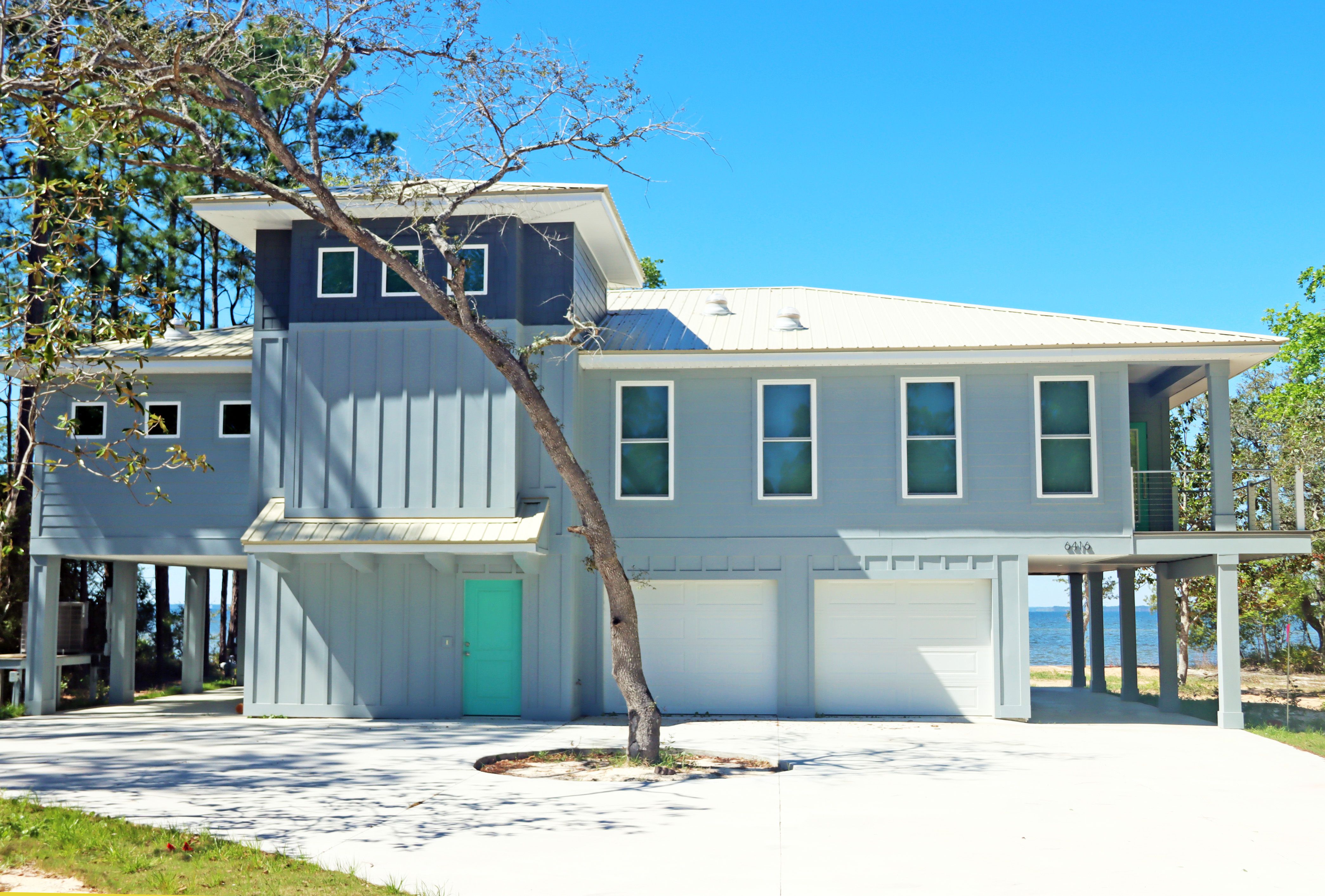 Cyr modern coastal piling home in Navarre